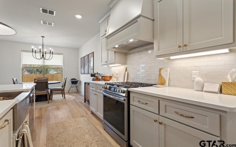 5300 Hollytree Dr, Tyler, TX 75703, 4 Habitaciones Habitaciones , ,2 BañosBaños,Residential,En Venta,5300 Hollytree Dr,0,26000747