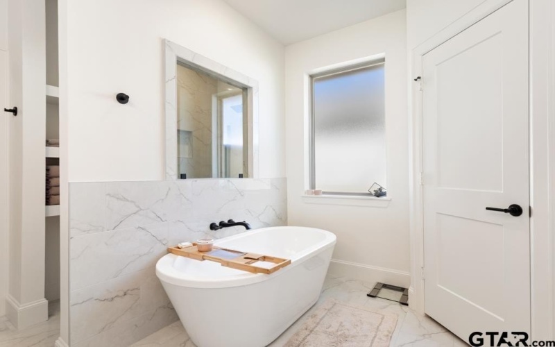 5300 Hollytree Dr, Tyler, TX 75703, 4 Habitaciones Habitaciones , ,2 BañosBaños,Residential,En Venta,5300 Hollytree Dr,0,26000747