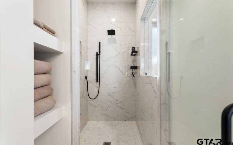 5300 Hollytree Dr, Tyler, TX 75703, 4 Habitaciones Habitaciones , ,2 BañosBaños,Residential,En Venta,5300 Hollytree Dr,0,26000747