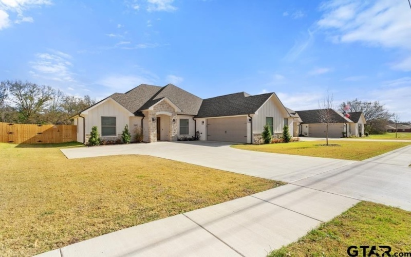 5300 Hollytree Dr, Tyler, TX 75703, 4 Habitaciones Habitaciones , ,2 BañosBaños,Residential,En Venta,5300 Hollytree Dr,0,26000747