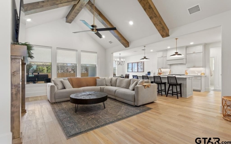 5300 Hollytree Dr, Tyler, TX 75703, 4 Habitaciones Habitaciones , ,2 BañosBaños,Residential,En Venta,5300 Hollytree Dr,0,26000747