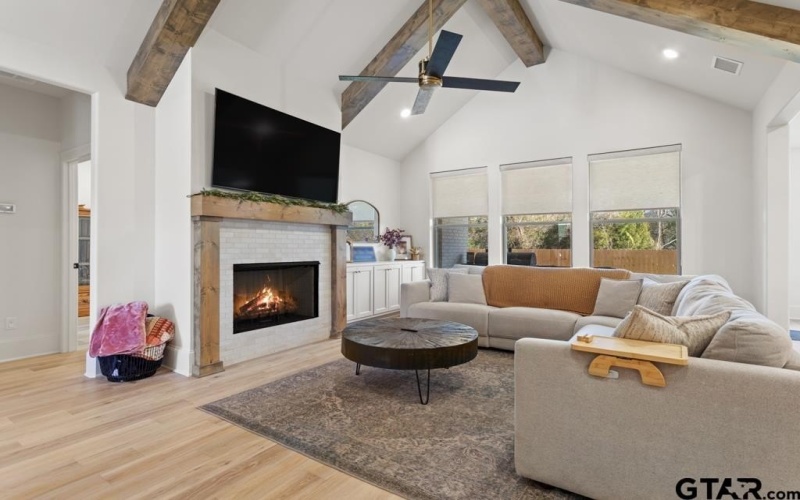 5300 Hollytree Dr, Tyler, TX 75703, 4 Habitaciones Habitaciones , ,2 BañosBaños,Residential,En Venta,5300 Hollytree Dr,0,26000747