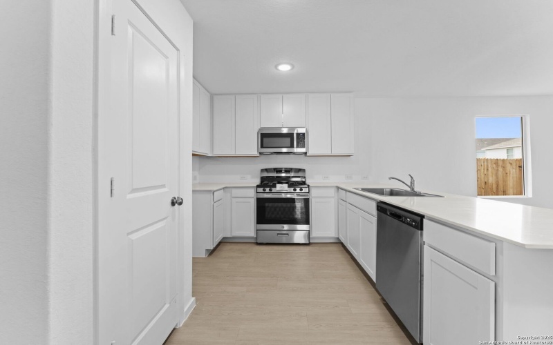 1816 Stonechat, New Braunfels, TX 78130, 4 Bedrooms Bedrooms, ,2 BathroomsBathrooms,Residential,For Sale,1816 Stonechat,0,1933896