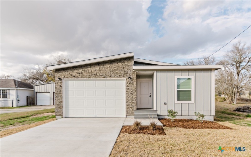 404 Bridge Street, Cuero, TX 77954, 4 Bedrooms Bedrooms, ,3 BathroomsBathrooms,Residential,For Sale,404 Bridge Street,0,601356