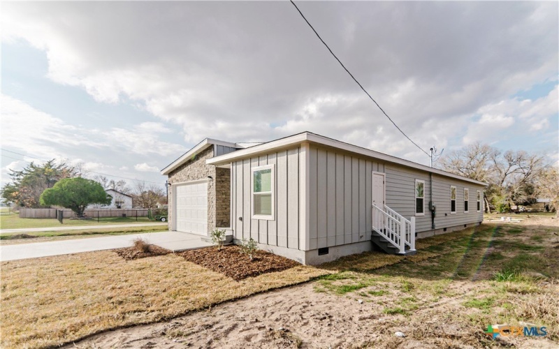 404 Bridge Street, Cuero, TX 77954, 4 Bedrooms Bedrooms, ,3 BathroomsBathrooms,Residential,For Sale,404 Bridge Street,0,601356