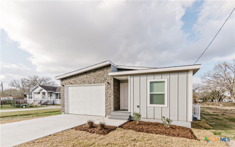 404 Bridge Street, Cuero, TX 77954, 4 Bedrooms Bedrooms, ,3 BathroomsBathrooms,Residential,For Sale,404 Bridge Street,0,601356