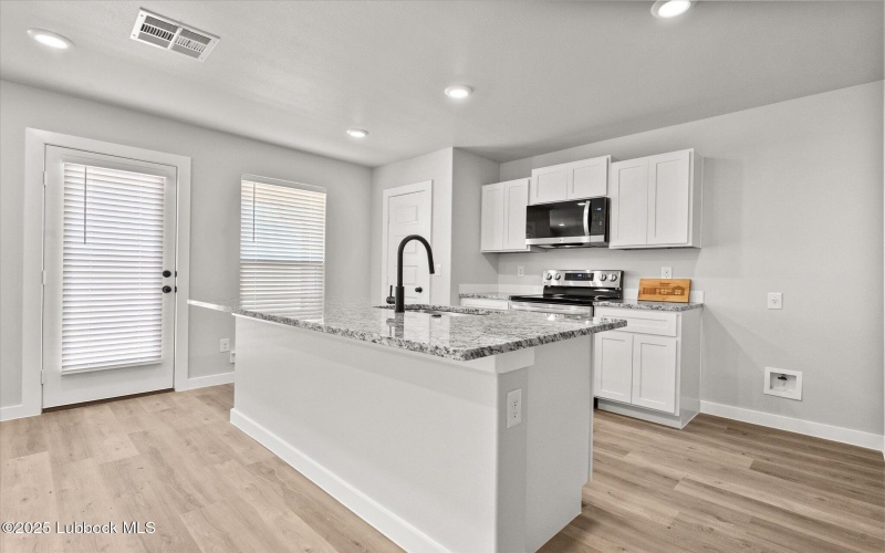 14501 Paris Avenue, Lubbock, TX 79423, 3 Habitaciones Habitaciones , ,2 BañosBaños,Residential,En Venta,14501 Paris Avenue,202554319