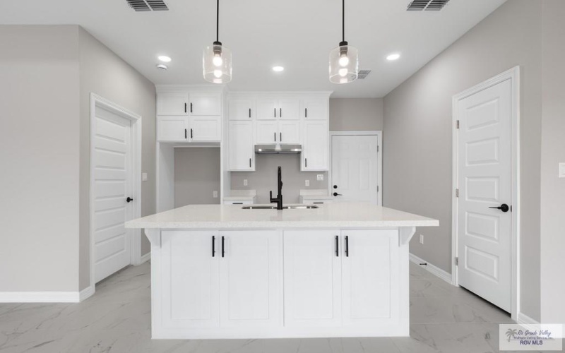 672 THORNTON LN, BROWNSVILLE, TX 78526, 3 Bedrooms Bedrooms, ,2 BathroomsBathrooms,Residential,For Sale,672 THORNTON LN,0,29770119