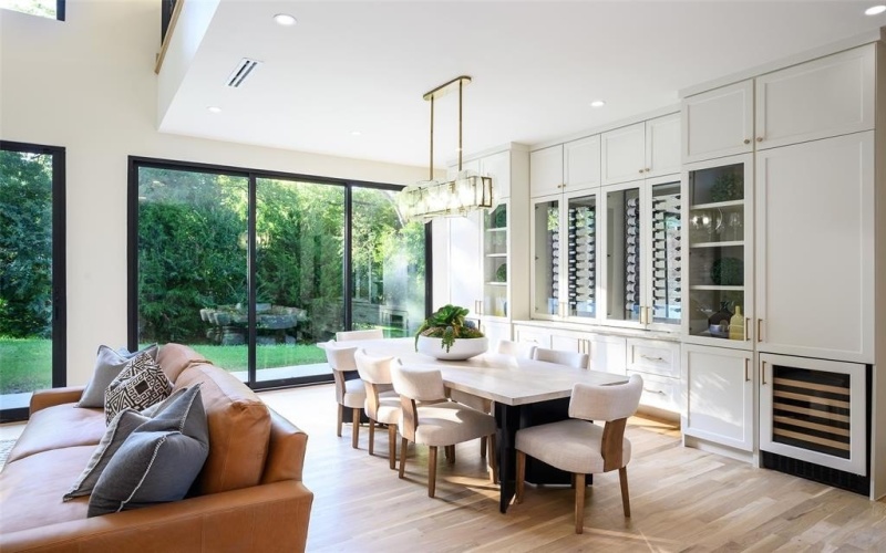 6984 Santa Barbara Drive, Dallas, TX 75214, 5 Habitaciones Habitaciones , ,5 BañosBaños,Residential,En Venta,6984 Santa Barbara Drive,0,21134555