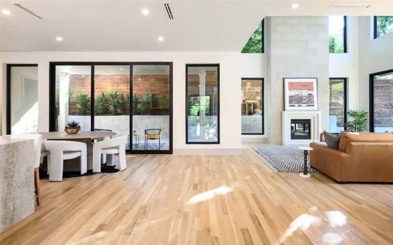 6984 Santa Barbara Drive, Dallas, TX 75214, 5 Habitaciones Habitaciones , ,5 BañosBaños,Residential,En Venta,6984 Santa Barbara Drive,0,21134555