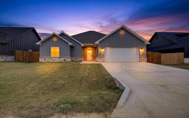 117 Bexar Street, Mabank, TX 75147, 3 Habitaciones Habitaciones , ,2 BañosBaños,Residential,En Venta,117 Bexar Street,0,21148080