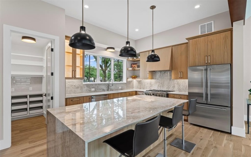 9007 Leaside Drive, Dallas, TX 75238, 4 Bedrooms Bedrooms, ,3 BathroomsBathrooms,Residential,For Sale,9007 Leaside Drive,0,21148525