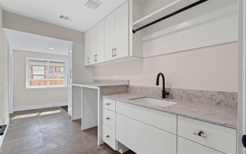 9007 Leaside Drive, Dallas, TX 75238, 4 Bedrooms Bedrooms, ,3 BathroomsBathrooms,Residential,For Sale,9007 Leaside Drive,0,21148525