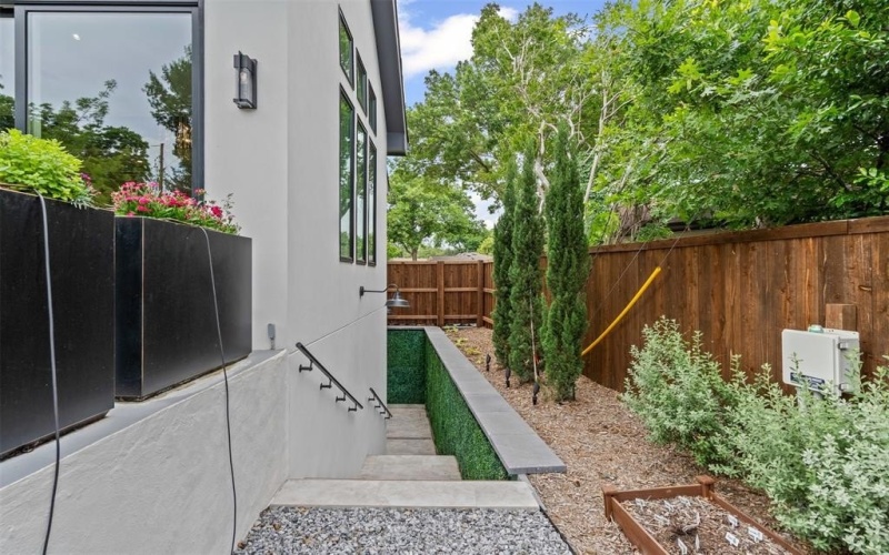 9007 Leaside Drive, Dallas, TX 75238, 4 Bedrooms Bedrooms, ,3 BathroomsBathrooms,Residential,For Sale,9007 Leaside Drive,0,21148525