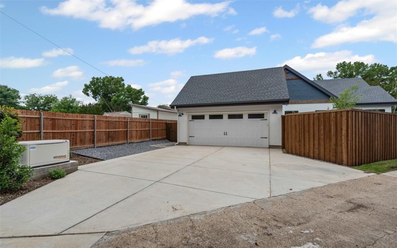 9007 Leaside Drive, Dallas, TX 75238, 4 Bedrooms Bedrooms, ,3 BathroomsBathrooms,Residential,For Sale,9007 Leaside Drive,0,21148525