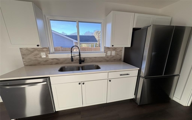 515 Giraud St, Mineola, TX 75773, 3 Bedrooms Bedrooms, ,2 BathroomsBathrooms,Residential,For Sale,515 Giraud St,0,21152511