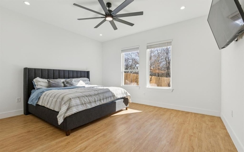 3316 Linfield Road, Dallas, TX 75216, 5 Bedrooms Bedrooms, ,5 BathroomsBathrooms,Residential,For Sale,3316 Linfield Road,0,21155585