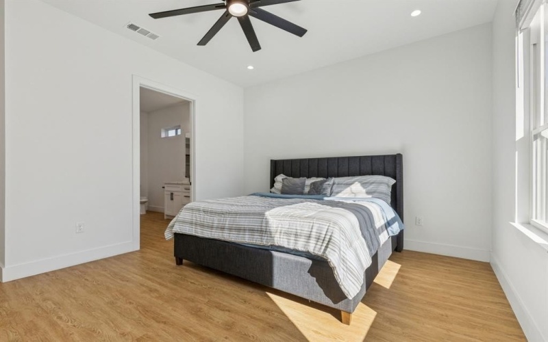 3316 Linfield Road, Dallas, TX 75216, 5 Bedrooms Bedrooms, ,5 BathroomsBathrooms,Residential,For Sale,3316 Linfield Road,0,21155585