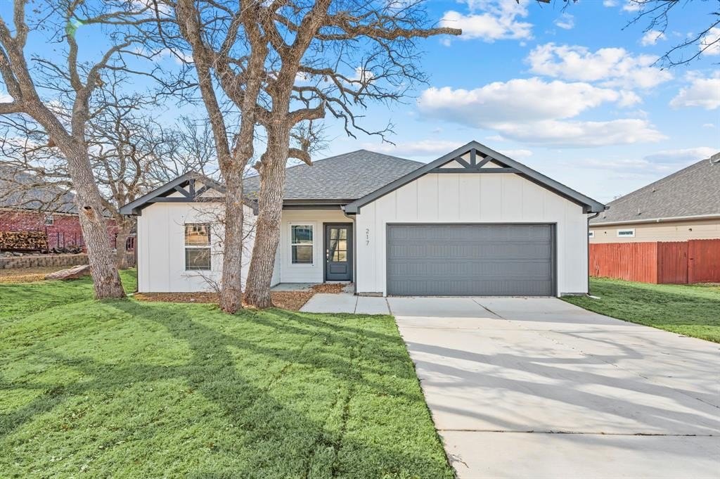 217 Shady Oaks Drive, Runaway Bay, TX 76426, 3 Bedrooms Bedrooms, ,2 BathroomsBathrooms,Residential,For Sale,217 Shady Oaks Drive,0,21155586