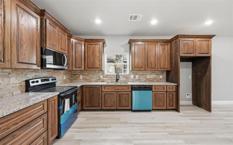 308 Lewis Street, Cleburne, TX 76031, 3 Bedrooms Bedrooms, ,2 BathroomsBathrooms,Residential,For Sale,308 Lewis Street,0,21154573