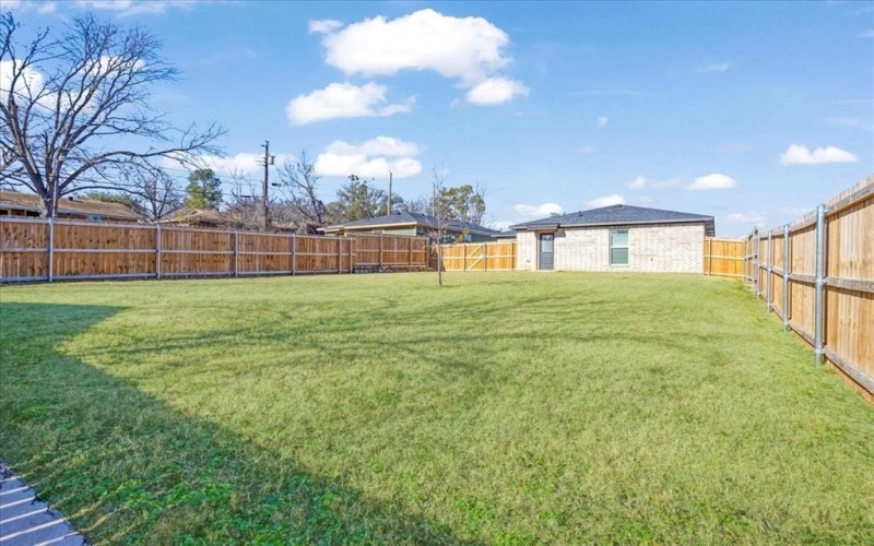 2404 Miller Street, Denison, TX 75020, 3 Bedrooms Bedrooms, ,2 BathroomsBathrooms,Residential,For Sale,2404 Miller Street,0,21154618