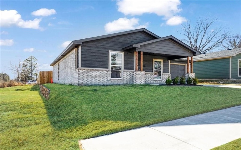 2404 Miller Street, Denison, TX 75020, 3 Bedrooms Bedrooms, ,2 BathroomsBathrooms,Residential,For Sale,2404 Miller Street,0,21154618