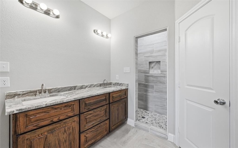 306 Lewis Street, Cleburne, TX 76031, 3 Habitaciones Habitaciones , ,2 BañosBaños,Residential,En Venta,306 Lewis Street,0,21154825