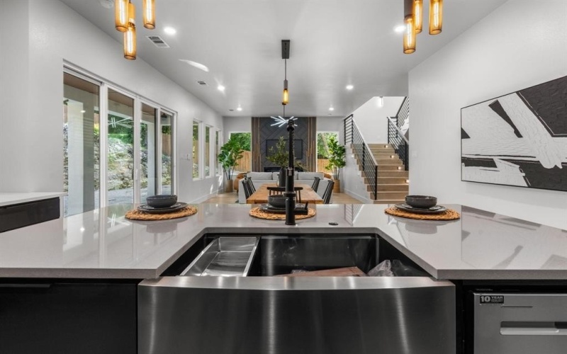 912 Brookwood Drive, Dallas, TX 75224, 4 Bedrooms Bedrooms, ,3 BathroomsBathrooms,Residential,For Sale,912 Brookwood Drive,0,21154858