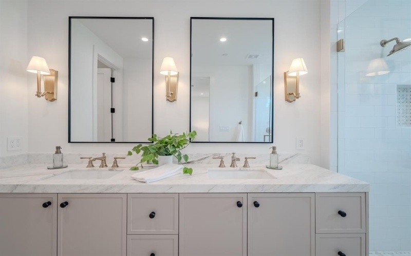 4128 University Boulevard #4, University Park, TX 75205, 2 Habitaciones Habitaciones , ,2 BañosBaños,Residential,En Venta,4128 University Boulevard,0,21155049