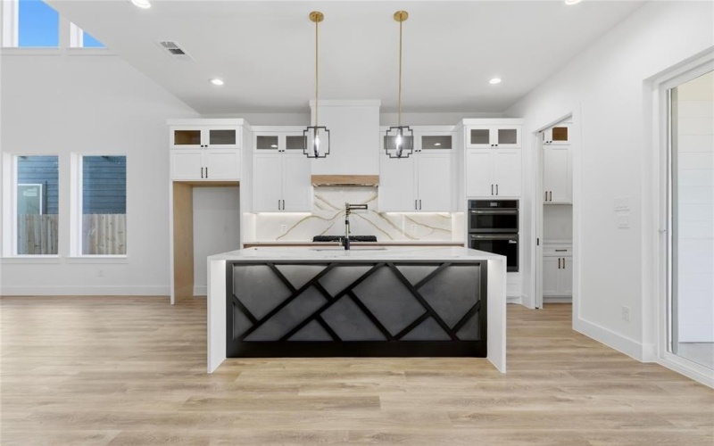 3906 Harlingen Street, Dallas, TX 75212, 4 Bedrooms Bedrooms, ,5 BathroomsBathrooms,Residential,For Sale,3906 Harlingen Street,0,21155249