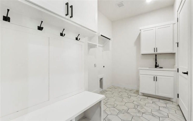 3906 Harlingen Street, Dallas, TX 75212, 4 Bedrooms Bedrooms, ,5 BathroomsBathrooms,Residential,For Sale,3906 Harlingen Street,0,21155249