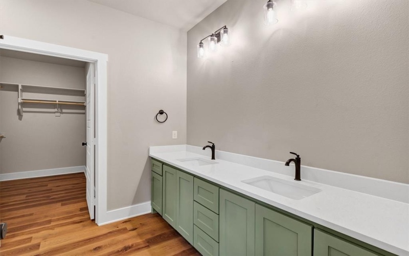 1710 Broken Bow Road, Granbury, TX 76049, 3 Bedrooms Bedrooms, ,2 BathroomsBathrooms,Residential,For Sale,1710 Broken Bow Road,0,21155497