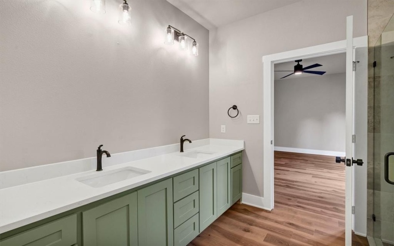 1710 Broken Bow Road, Granbury, TX 76049, 3 Bedrooms Bedrooms, ,2 BathroomsBathrooms,Residential,For Sale,1710 Broken Bow Road,0,21155497