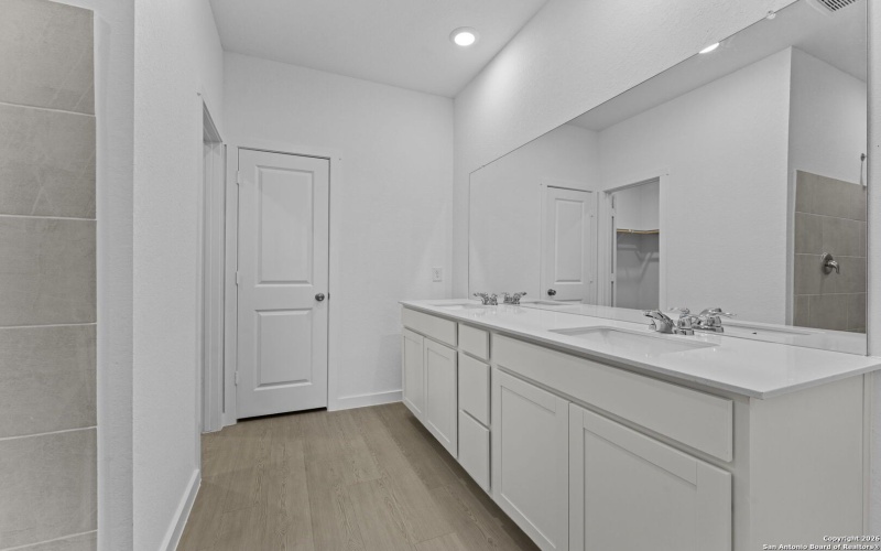 6529 Titan Park, Converse, TX 78109, 4 Habitaciones Habitaciones , ,3 BañosBaños,Residential,En Venta,6529 Titan Park,0,1934485