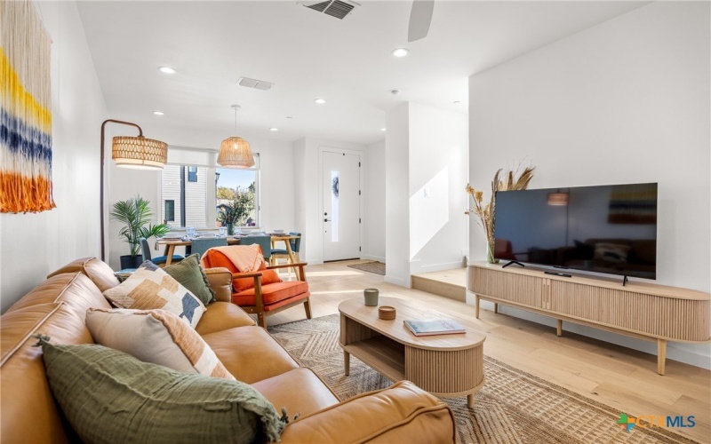 103 Lively Lane unit: C #C, San Marcos, TX 78666, 2 Habitaciones Habitaciones , ,2 BañosBaños,Residential,En Venta,103 Lively Lane unit: C,0,601579