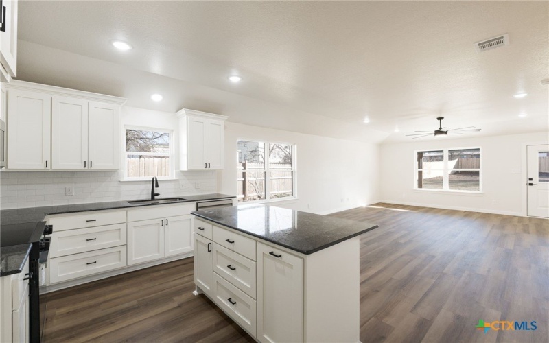 1210 Mills Street, Gatesville, TX 76528, 3 Bedrooms Bedrooms, ,2 BathroomsBathrooms,Residential,For Sale,1210 Mills Street,0,602118