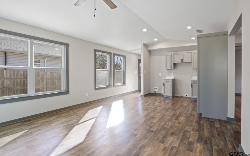 109 Yates St., Mt Vernon, TX 75457, 3 Bedrooms Bedrooms, ,2 BathroomsBathrooms,Residential,For Sale,109 Yates St.,0,26000833