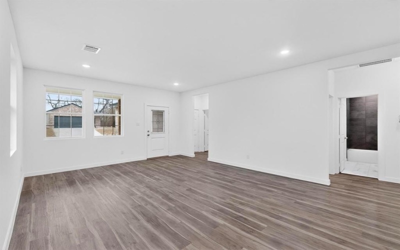 4523 Metropolitan Avenue, Dallas, TX 75210, 3 Bedrooms Bedrooms, ,2 BathroomsBathrooms,Residential,For Sale,4523 Metropolitan Avenue,0,21120458