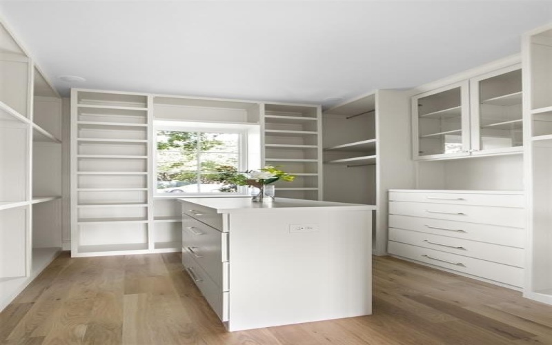 10335 Hedgeway Drive, Dallas, TX 75229, 6 Bedrooms Bedrooms, ,6 BathroomsBathrooms,Residential,For Sale,10335 Hedgeway Drive,0,21142975