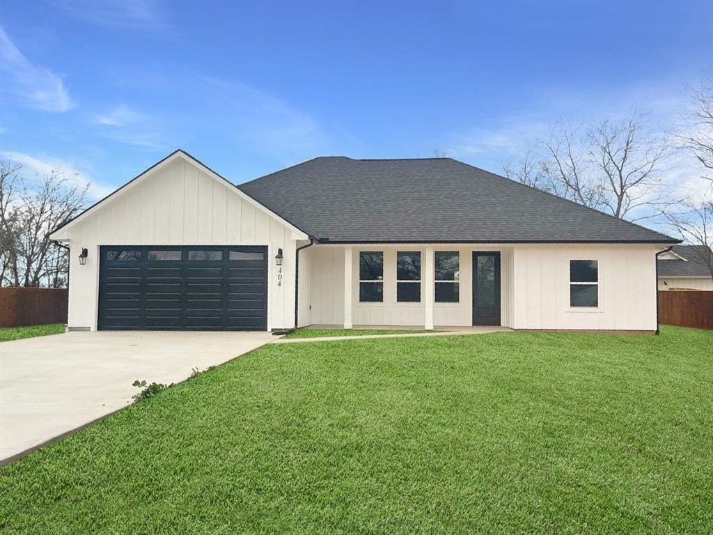 404 S San Marcos Street, Whitney, TX 76692, 3 Bedrooms Bedrooms, ,2 BathroomsBathrooms,Residential,For Sale,404 S San Marcos Street,0,21144485