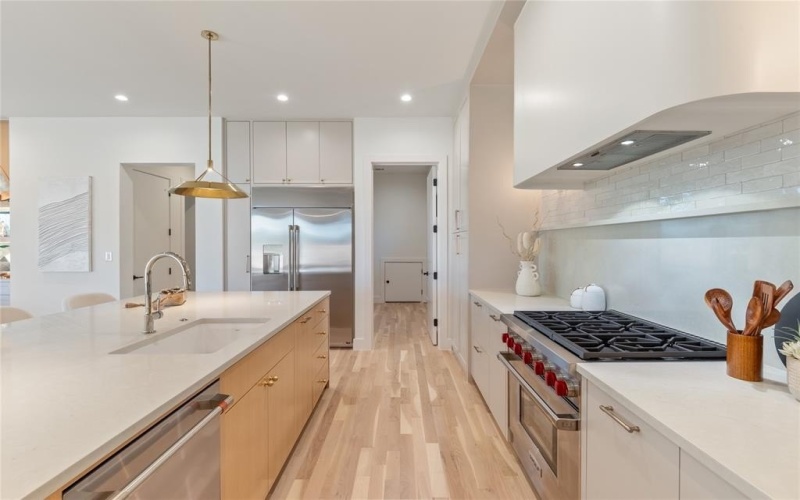 6902 La Vista Drive, Dallas, TX 75214, 6 Bedrooms Bedrooms, ,7 BathroomsBathrooms,Residential,For Sale,6902 La Vista Drive,0,21147368