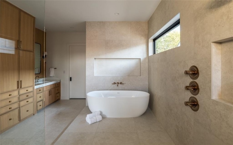 6902 La Vista Drive, Dallas, TX 75214, 6 Bedrooms Bedrooms, ,7 BathroomsBathrooms,Residential,For Sale,6902 La Vista Drive,0,21147368