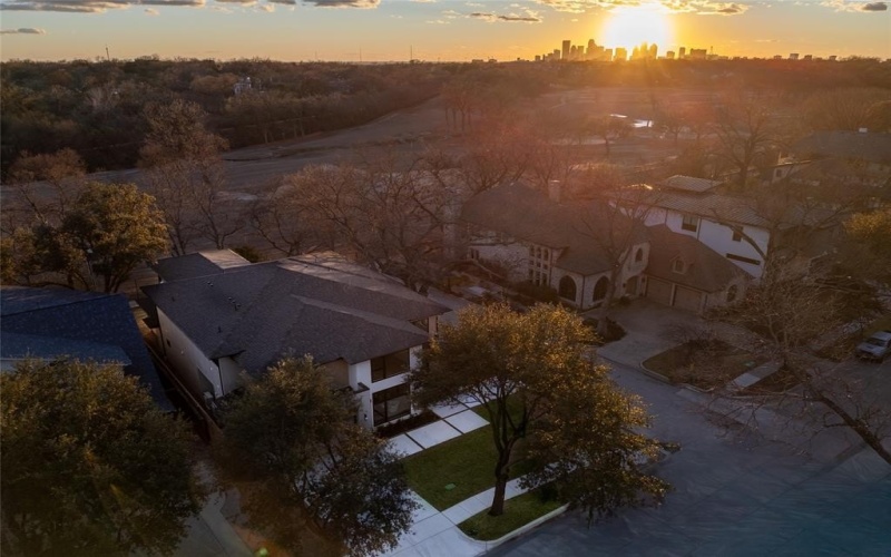 6902 La Vista Drive, Dallas, TX 75214, 6 Bedrooms Bedrooms, ,7 BathroomsBathrooms,Residential,For Sale,6902 La Vista Drive,0,21147368