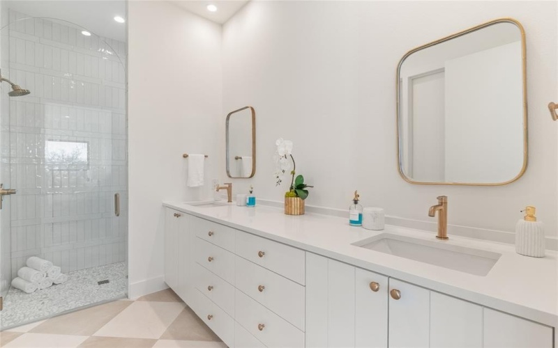 6902 La Vista Drive, Dallas, TX 75214, 6 Bedrooms Bedrooms, ,7 BathroomsBathrooms,Residential,For Sale,6902 La Vista Drive,0,21147368