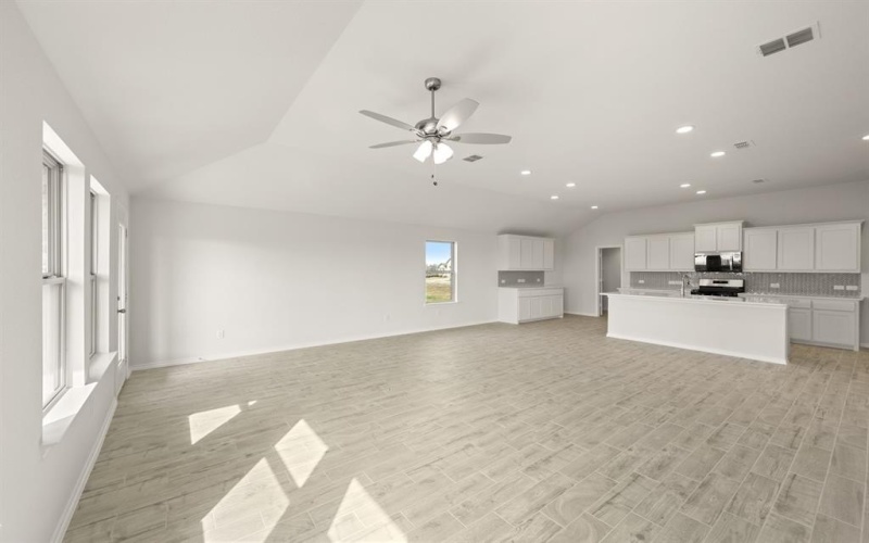 301 Comanche Drive, Cleburne, TX 76033, 3 Bedrooms Bedrooms, ,2 BathroomsBathrooms,Residential,For Sale,301 Comanche Drive,0,21156801