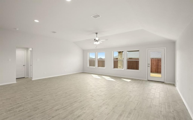 301 Comanche Drive, Cleburne, TX 76033, 3 Bedrooms Bedrooms, ,2 BathroomsBathrooms,Residential,For Sale,301 Comanche Drive,0,21156801