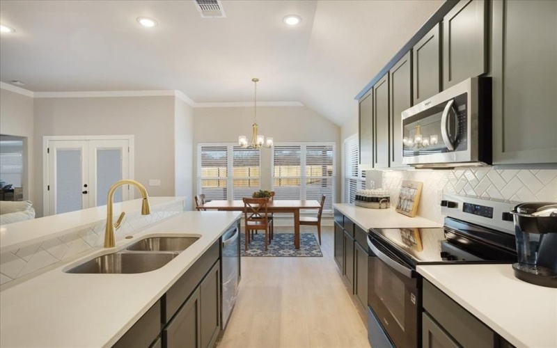 512 Courtney Drive, Sherman, TX 75092, 3 Habitaciones Habitaciones , ,2 BañosBaños,Residential,En Venta,512 Courtney Drive,0,21156939