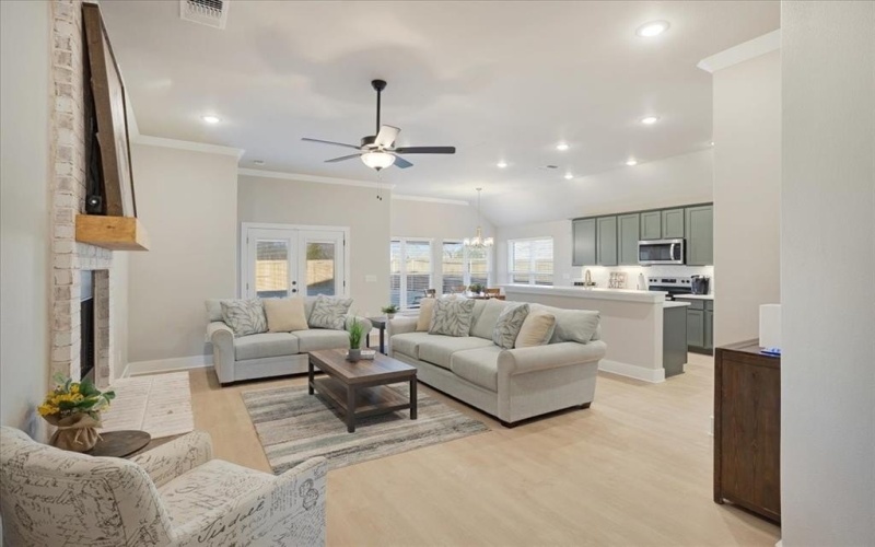 512 Courtney Drive, Sherman, TX 75092, 3 Habitaciones Habitaciones , ,2 BañosBaños,Residential,En Venta,512 Courtney Drive,0,21156939