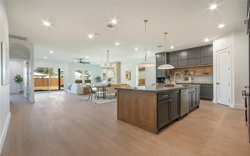 3910 Vineyard Drive, Dallas, TX 75212, 4 Bedrooms Bedrooms, ,3 BathroomsBathrooms,Residential,For Sale,3910 Vineyard Drive,0,21157002