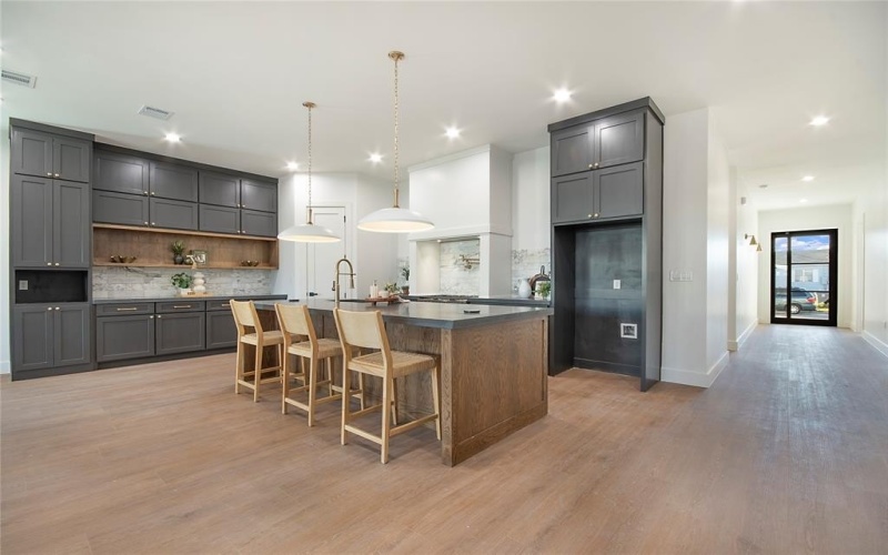 3910 Vineyard Drive, Dallas, TX 75212, 4 Bedrooms Bedrooms, ,3 BathroomsBathrooms,Residential,For Sale,3910 Vineyard Drive,0,21157002